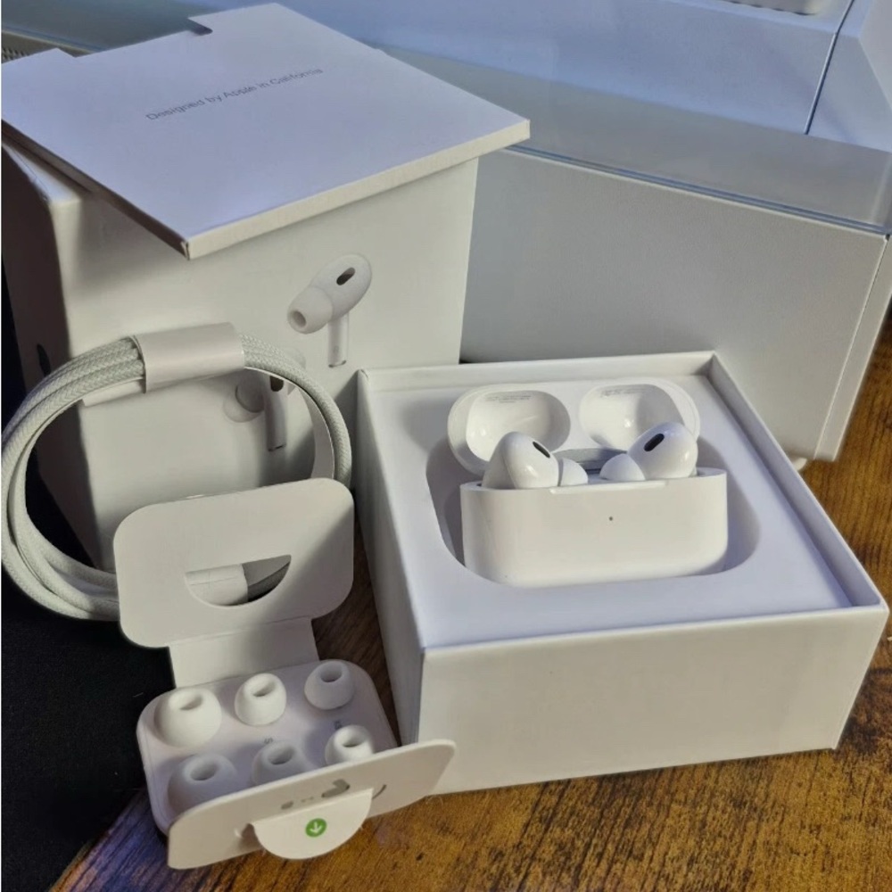 Apple White Wireless Earbuds with Accessories